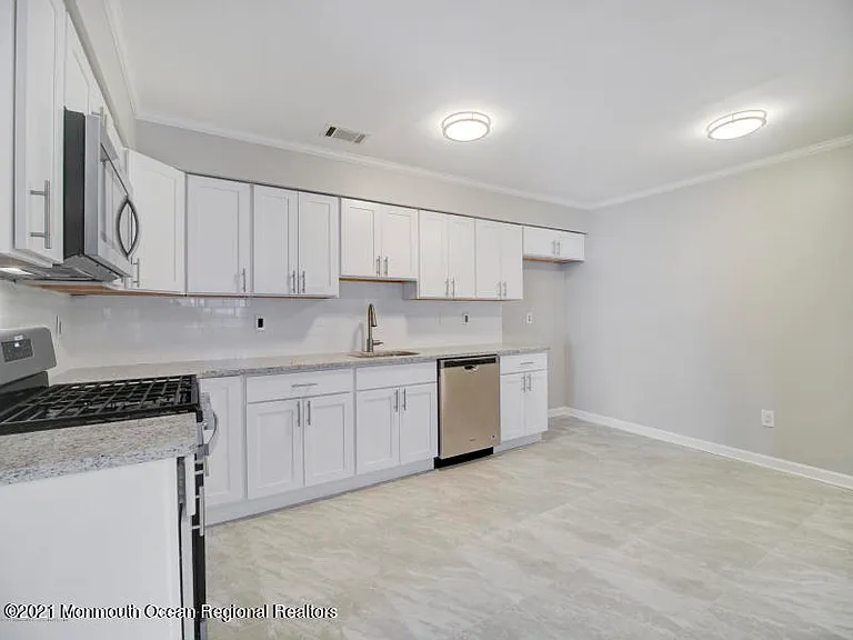 869 Mariposa Ct — Photo 7