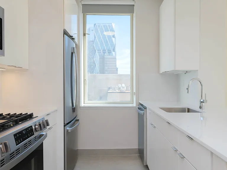 305 W 50th St #19C — Photo 16