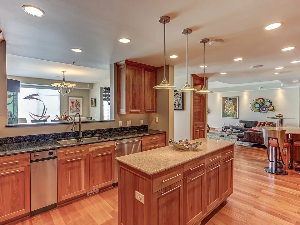 1070 Grandview Ct NE