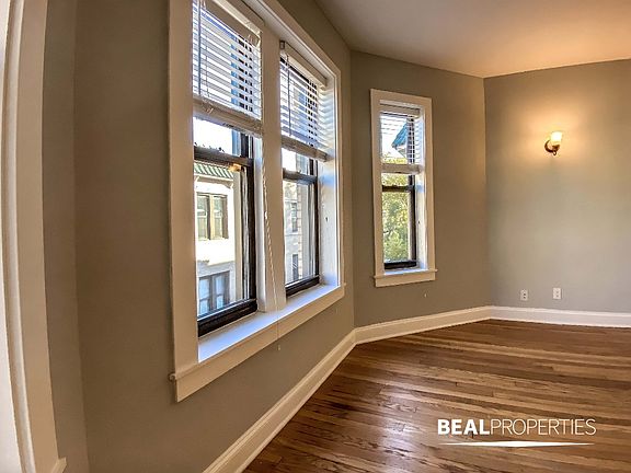 3rd image of 4034.5 N Ashland Ave #4034X-W3