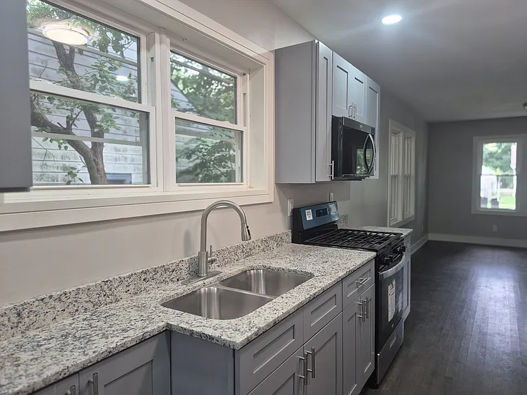 4545 Tyler St — Photo 2