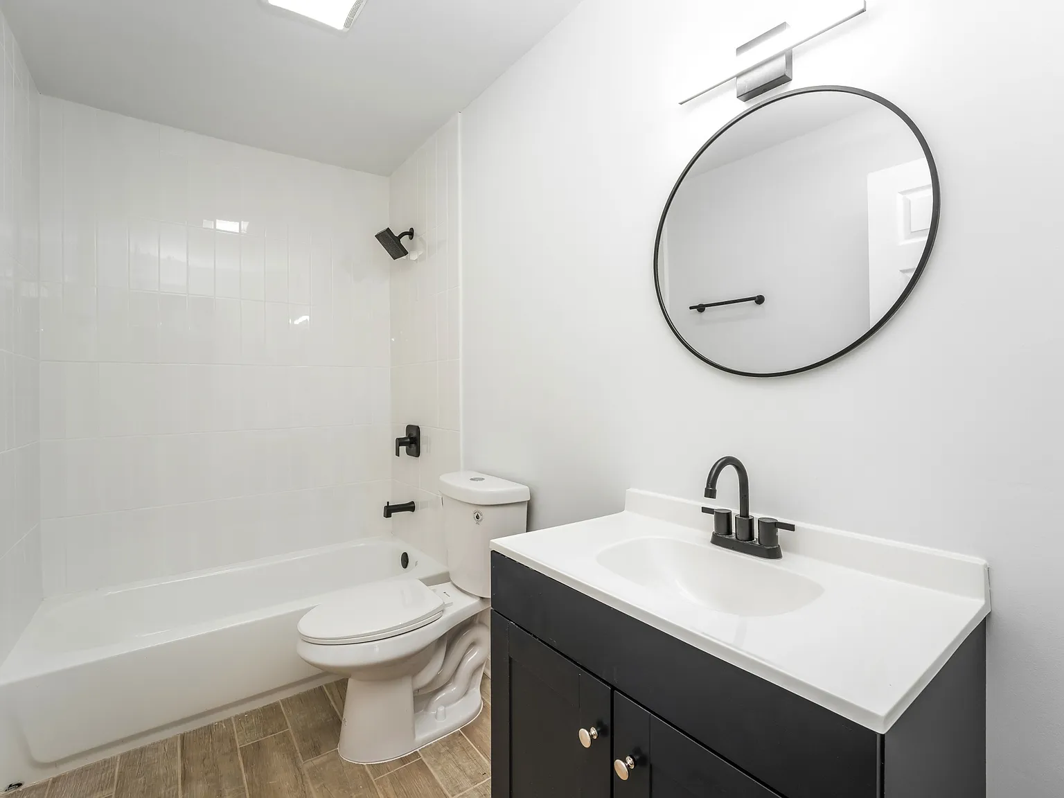 309 Cowan Road Southeast - . — Photo 2