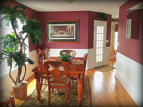 5th image of 542 Emerald Cove Dr