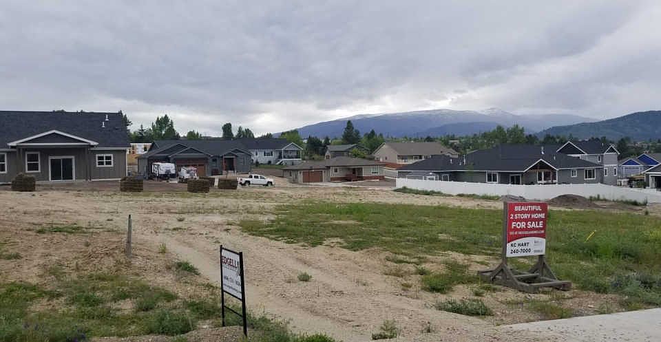 1st image of 2618 Drake Ln