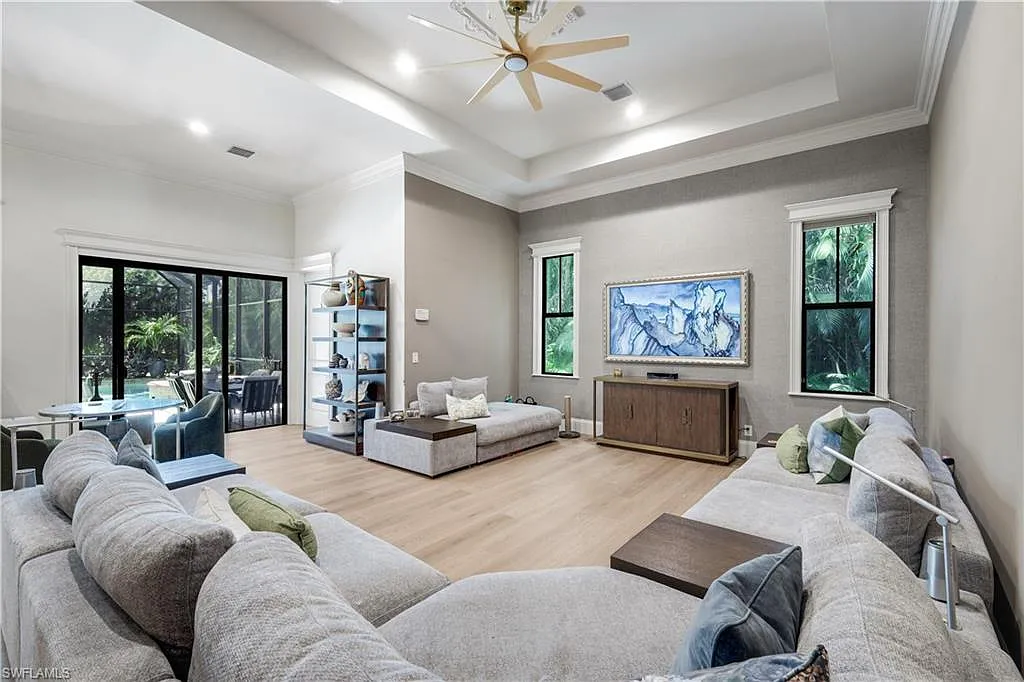 4 bed, 4.5 bath, 3972 sqft, $25,000 — Photo 2
