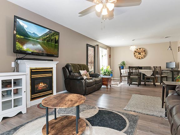 4th image of 455 Rupert St #6