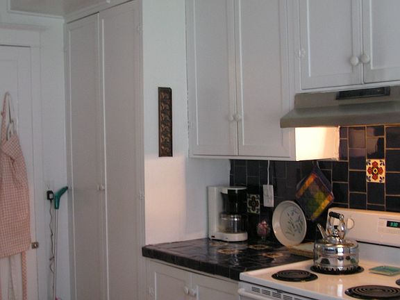 3rd image of 208 S Summerlin Ave