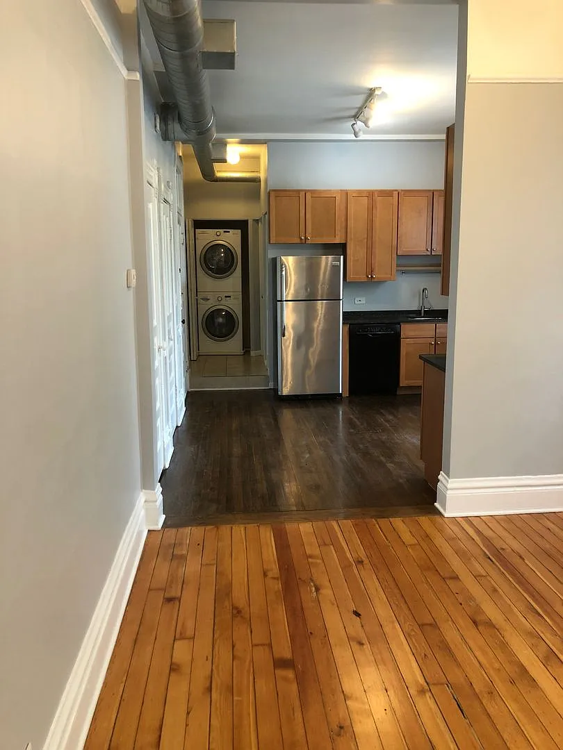 Building Photo - 1824 W Augusta Blvd #2R
