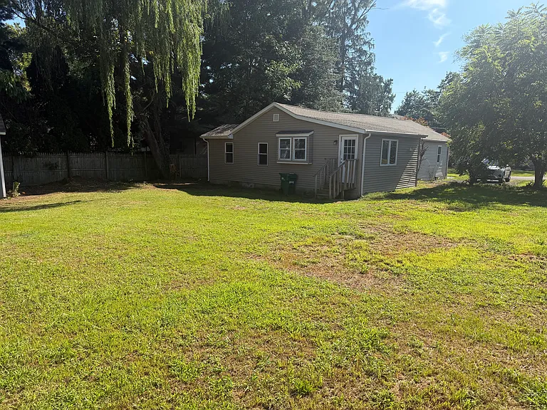 925 Excelsior Ave — Photo 8