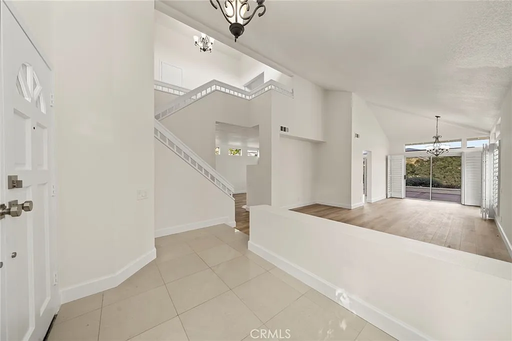 3 bed, 2.5 bath, 2091 sqft, $6,700 — Photo 4