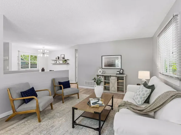 285 Deubener Pl, Saint Paul, MN 55105