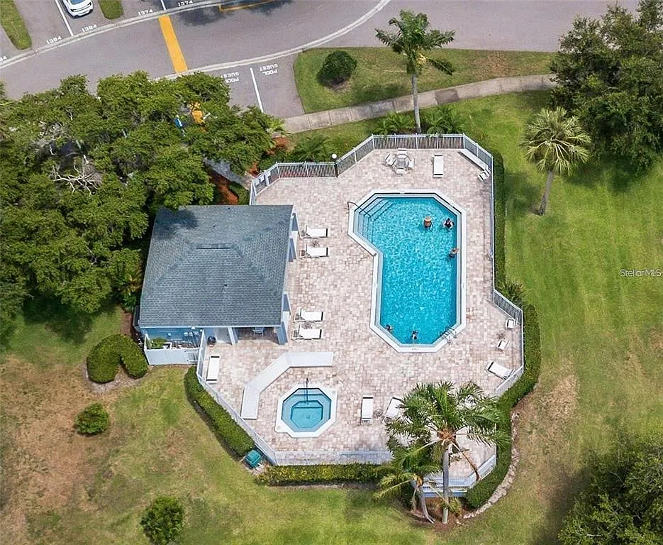 2 bed, 2.0 bath, 939 sqft, $1,975 — Photo 3