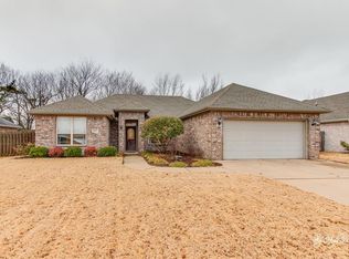 2277 N Hatterly Ln, Fayetteville, AR 72704