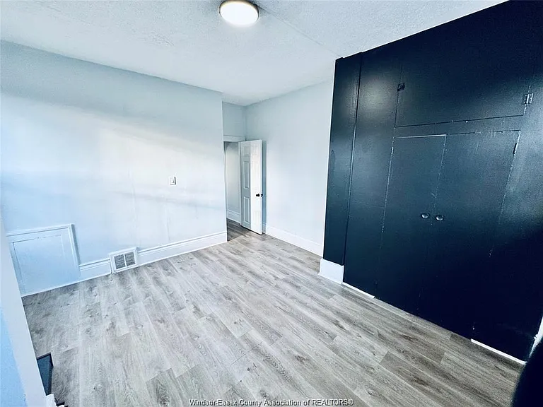 531 Langlois Ave — Photo 16