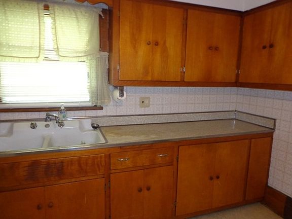 4th image of 12400 S Honore St