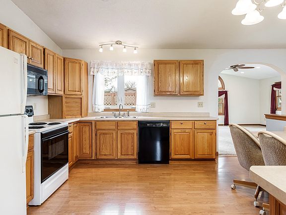 3rd image of 603 Fairview St