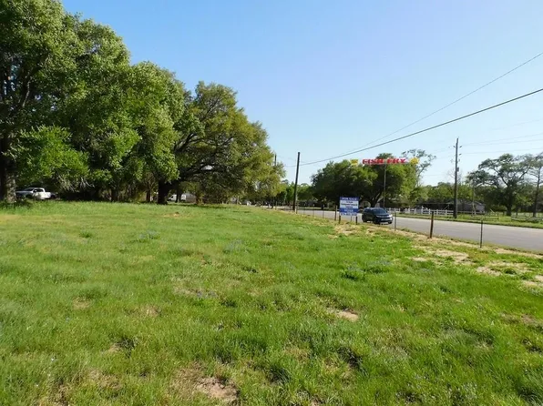 1215 N Meyer St, Sealy, TX 77474