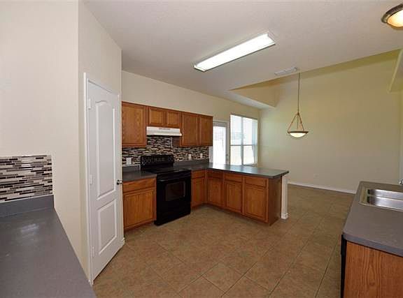 5th image of 13017 Evergreen Dr