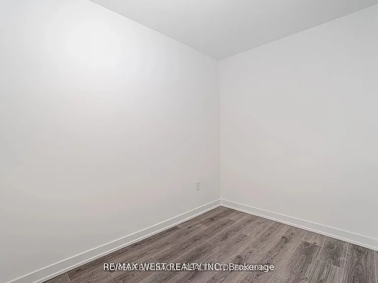 9 Tecumseth St #401 — Photo 20