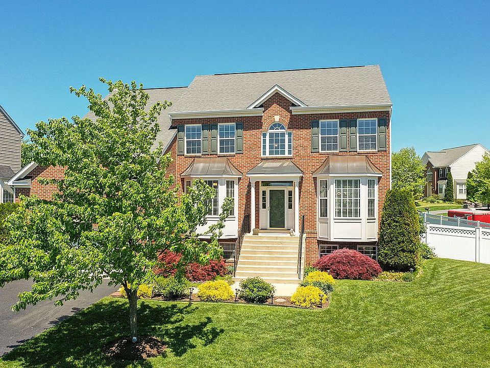 1st image of 106 Nassau Dr