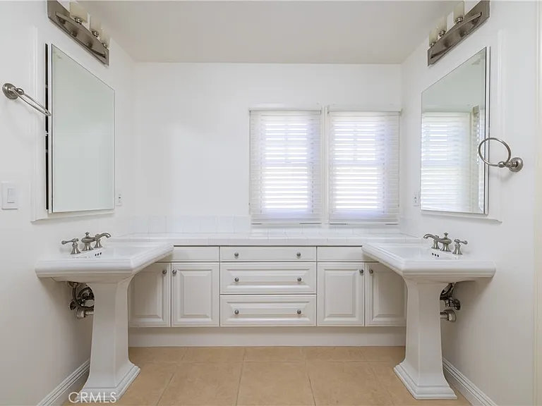 2500 Bungalow Pl — Photo 20