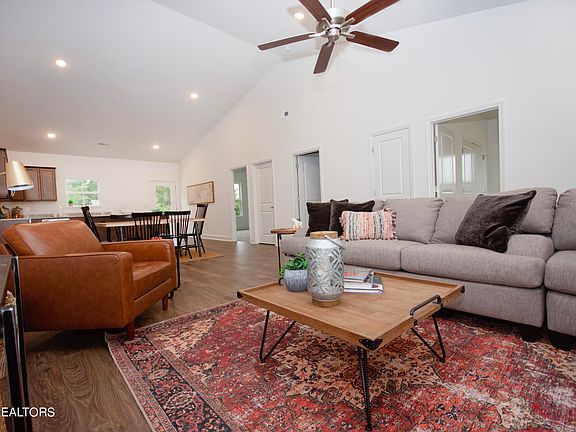 5th image of 3414 Majestic Hills Way