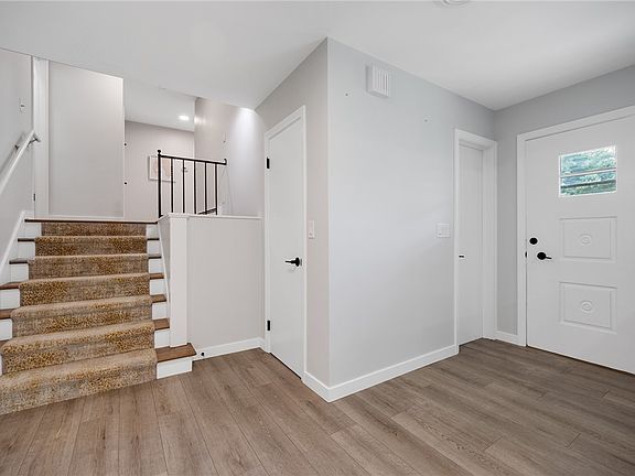 3rd image of 21 Arlington Dr
