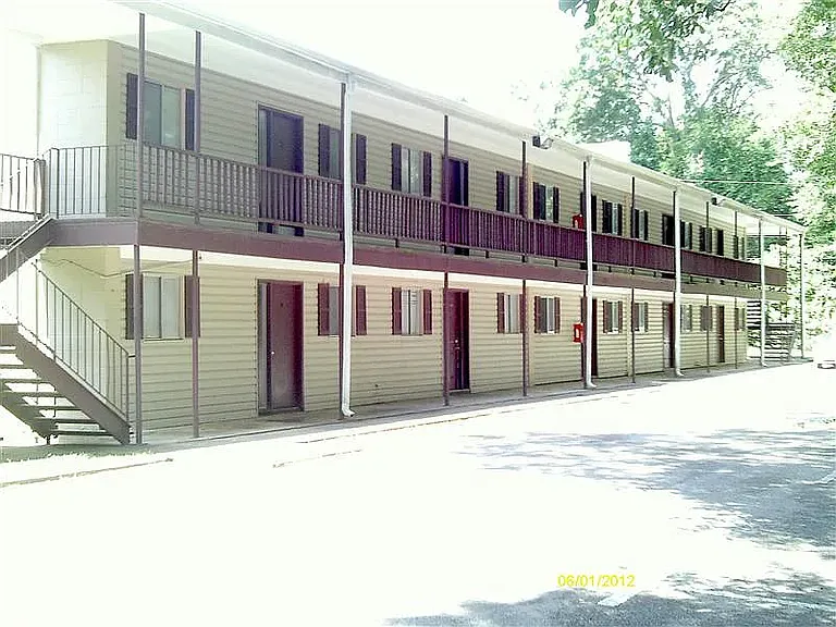 Courtyard — Photo 9