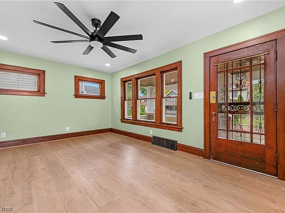 5th image of 4418 Broadale Rd