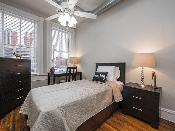 4th image of 711 W Broad St #202
