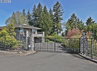 1045 S Skyland Dr, Lake Oswego, OR 97034