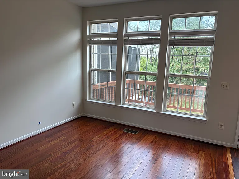 44221 Suscon Sq — Photo 8