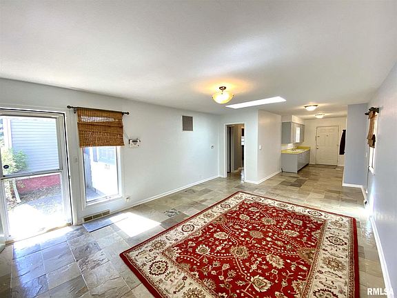 3rd image of 1415 NE Madison Ave
