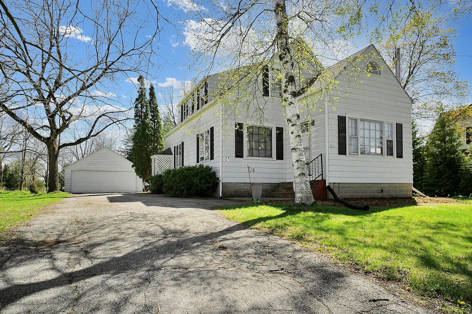 345 Hill St photo 1