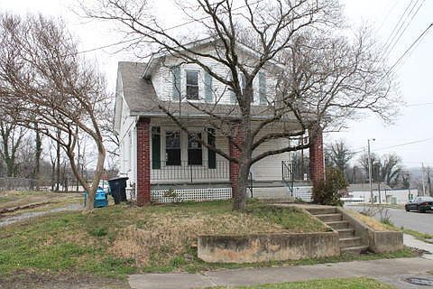 1st image of 1644 8th St SE