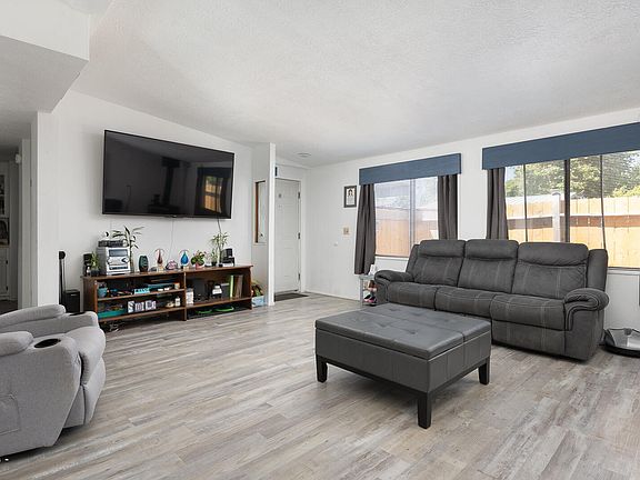 5th image of 250 SE Oar Ave