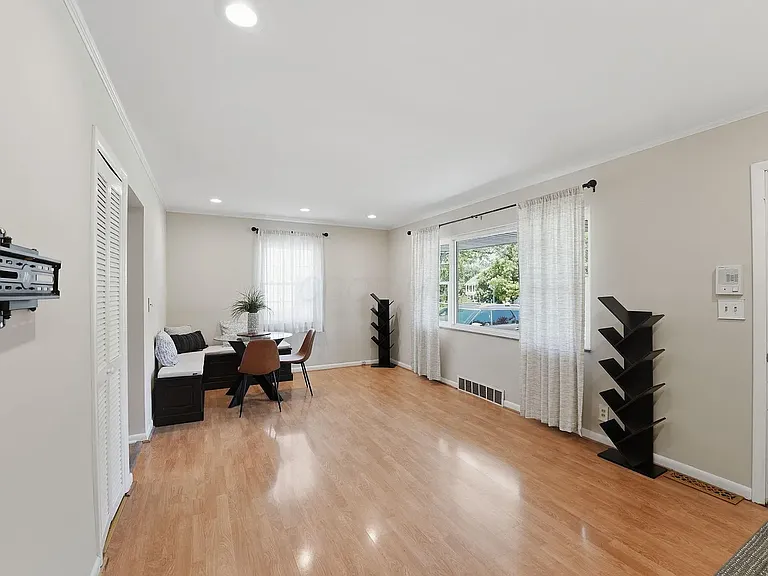 2257 Fishinger Rd — Photo 9