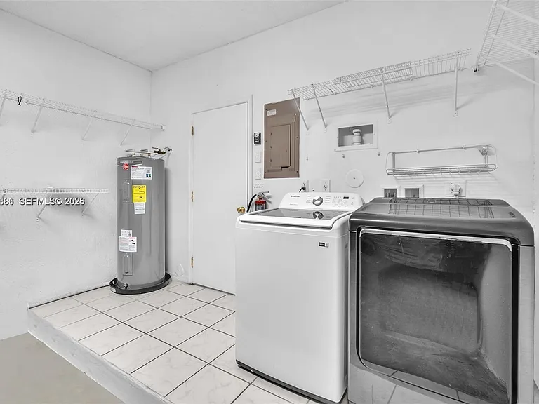 800 Sorrento Dr #2 — Photo 16