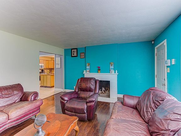 2nd image of 2936 Delaware Avenue