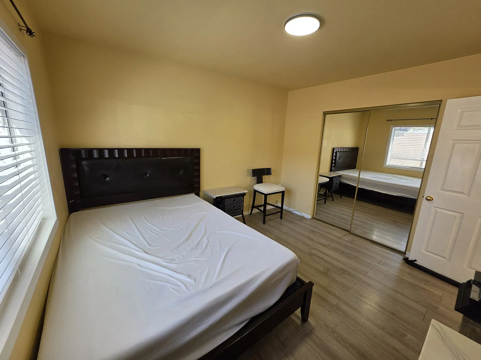 1 bed, 400 sqft, $2,200 — Photo 3