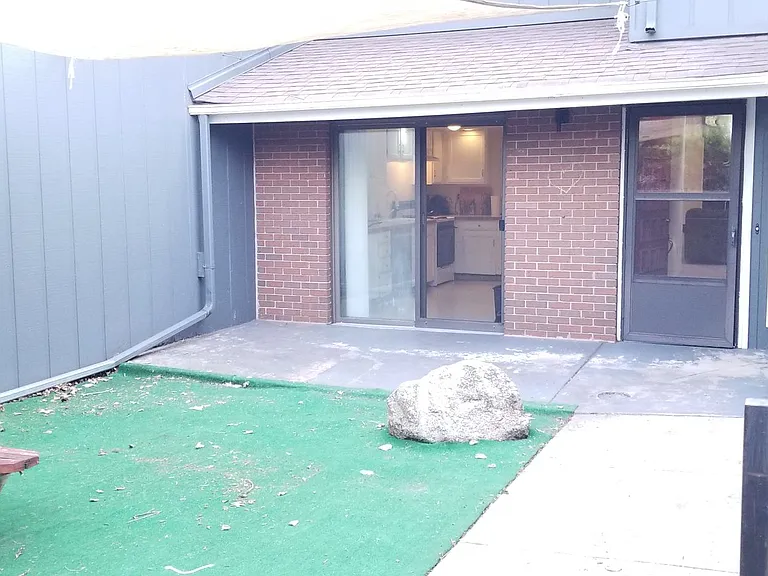 859 Roxwood Ln — Photo 26