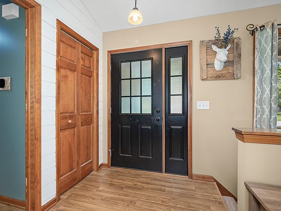 5th image of 6929 Aspen St