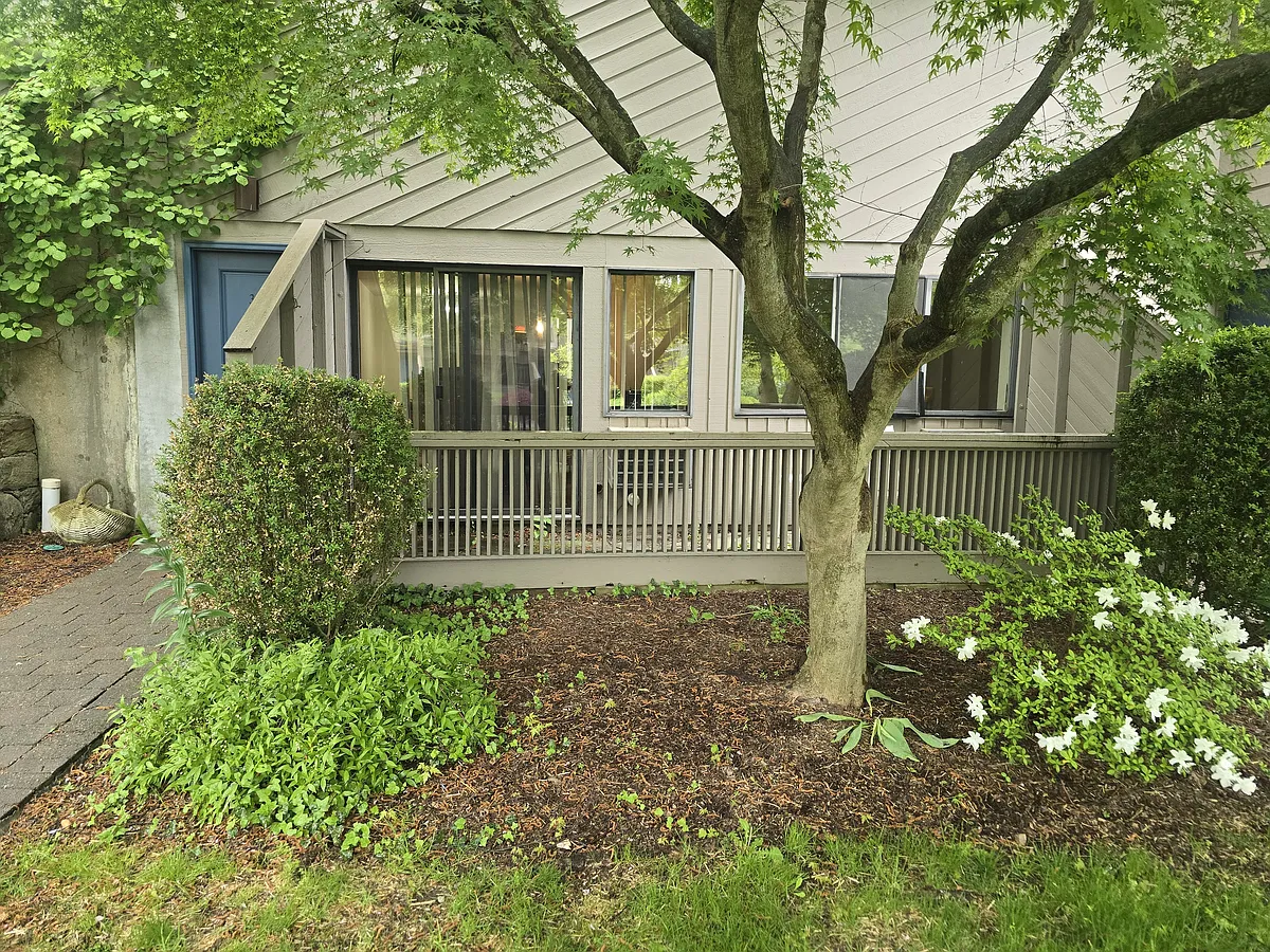Photo 1 of 15 - 1465 E Putnam Ave #331 - Old Greenwich, CT Primary Photo - 1465 E Putnam Ave #331