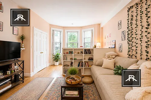 901 Beacon St #1 Photo 1