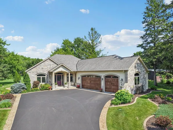 W276N1728 Spring Creek DRIVE, Pewaukee, WI 53072