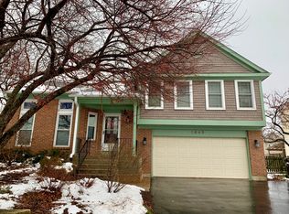 1649 Stockton Ln, Crystal Lake, IL 60014