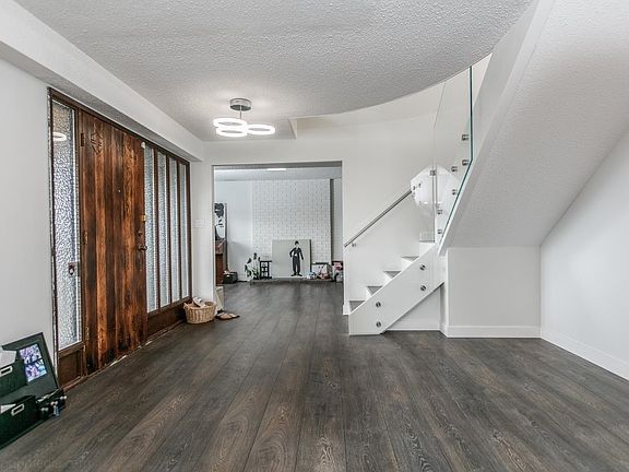 5th image of 5240 Malaspina Pl