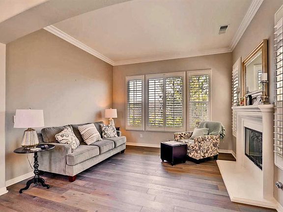 5th image of 805 Hollowbrook Ct