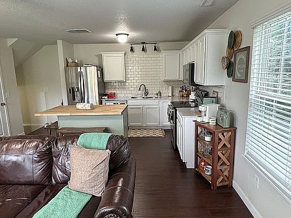 5th image of 3006 SW Sharmin Ln
