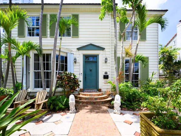 284 Queens Court, West Palm Beach, FL 33401